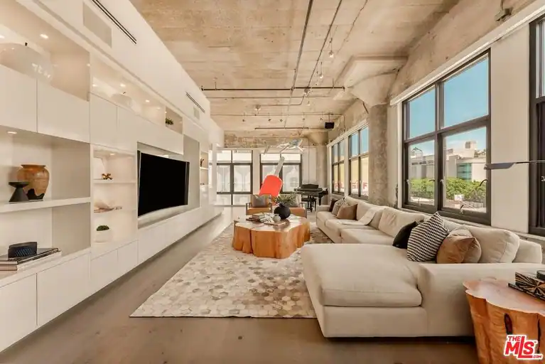 330 W 11th St #401 & 402, Los Angeles, CA 90015