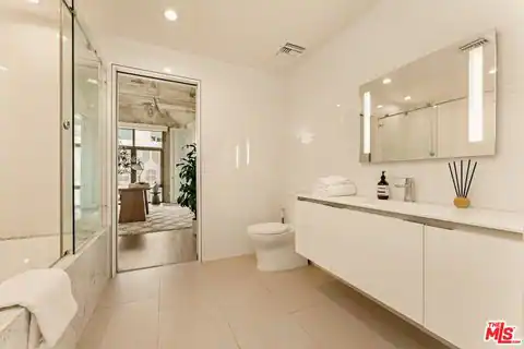 330 W 11th St #401 & 402, Los Angeles, CA 90015 — photo 16