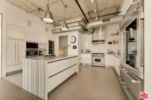 330 W 11th St #401 & 402, Los Angeles, CA 90015 — photo 25