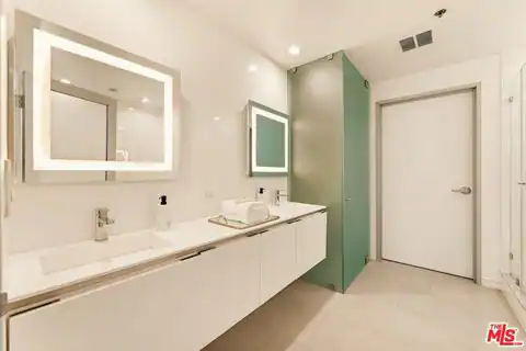 330 W 11th St #401 & 402, Los Angeles, CA 90015 — photo 29