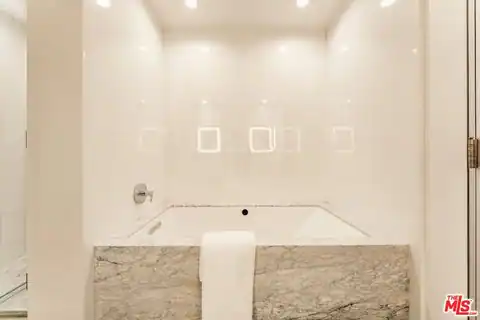 330 W 11th St #401 & 402, Los Angeles, CA 90015 — photo 31