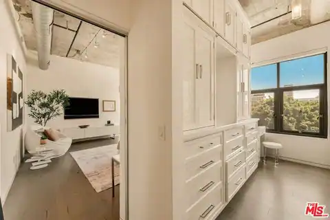 330 W 11th St #401 & 402, Los Angeles, CA 90015 — photo 32