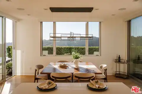 3642 Beverly Ridge Dr, Sherman Oaks, CA 91423 — photo 11