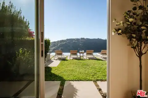 3642 Beverly Ridge Dr, Sherman Oaks, CA 91423 — photo 13