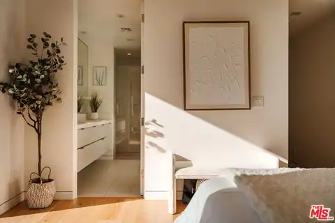 3642 Beverly Ridge Dr, Sherman Oaks, CA 91423 — photo 14