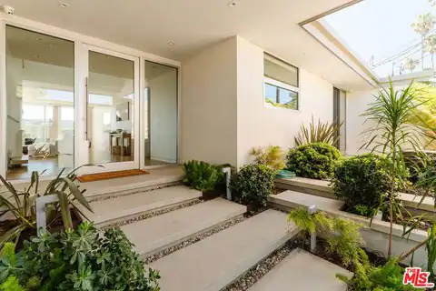 3642 Beverly Ridge Dr, Sherman Oaks, CA 91423 — photo 2