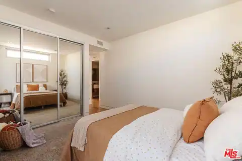 3642 Beverly Ridge Dr, Sherman Oaks, CA 91423 — photo 23