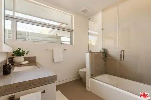 3642 Beverly Ridge Dr, Sherman Oaks, CA 91423 — photo 24