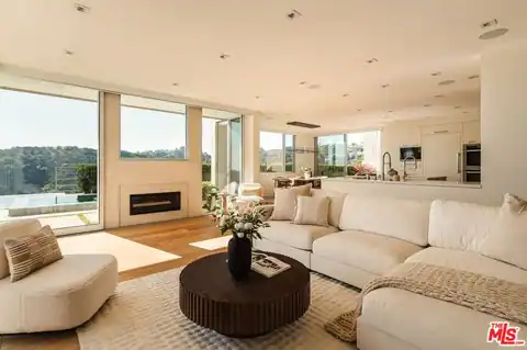 3642 Beverly Ridge Dr, Sherman Oaks, CA 91423 — photo 29