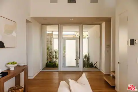 3642 Beverly Ridge Dr, Sherman Oaks, CA 91423 — photo 3
