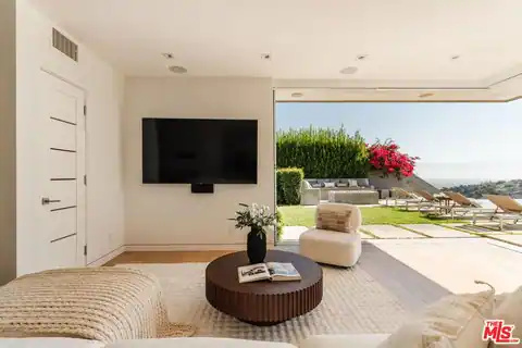 3642 Beverly Ridge Dr, Sherman Oaks, CA 91423 — photo 32
