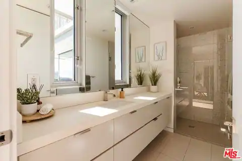 3642 Beverly Ridge Dr, Sherman Oaks, CA 91423 — photo 36