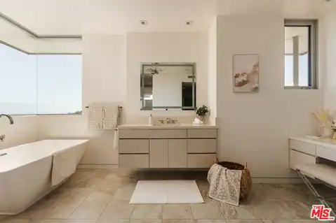 3642 Beverly Ridge Dr, Sherman Oaks, CA 91423 — photo 41