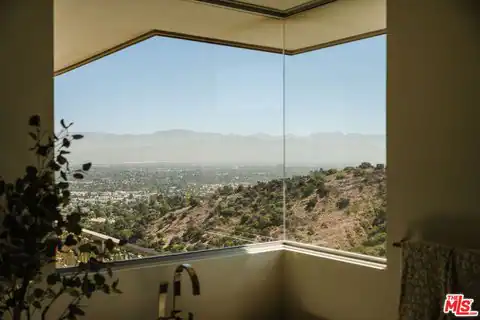 3642 Beverly Ridge Dr, Sherman Oaks, CA 91423 — photo 46