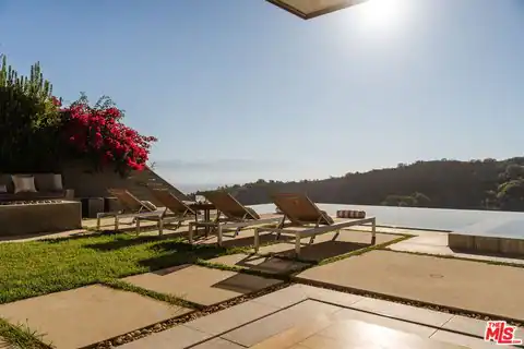 3642 Beverly Ridge Dr, Sherman Oaks, CA 91423 — photo 5