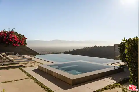 3642 Beverly Ridge Dr, Sherman Oaks, CA 91423 — photo 9