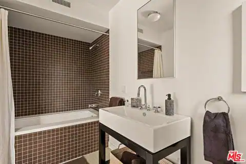 17352 Magnolia Blvd, Encino, CA 91316 — photo 29