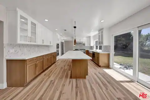 16608 Park Lane Cir, Los Angeles, CA 90049 — photo 13