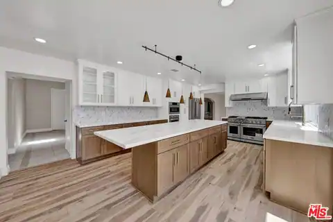 16608 Park Lane Cir, Los Angeles, CA 90049 — photo 14