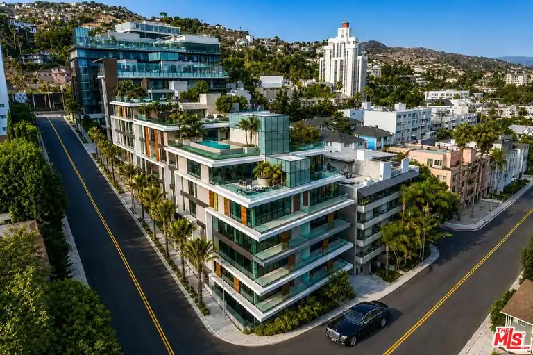 8420 W Sunset Blvd #107, West Hollywood, CA 90069