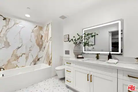 7428 Santa Monica Blvd #204, West Hollywood, CA 90046 — photo 10