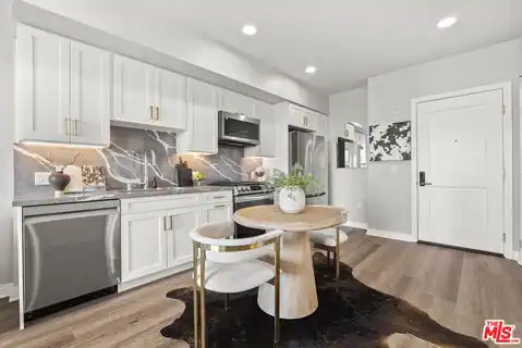 7428 Santa Monica Blvd #204, West Hollywood, CA 90046 — photo 15