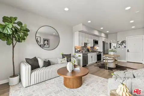 7428 Santa Monica Blvd #204, West Hollywood, CA 90046 — photo 3