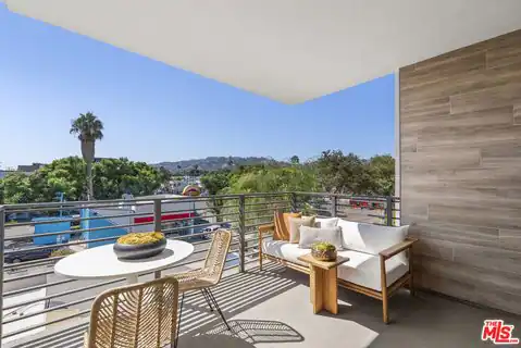 7428 Santa Monica Blvd #204, West Hollywood, CA 90046 — photo 5