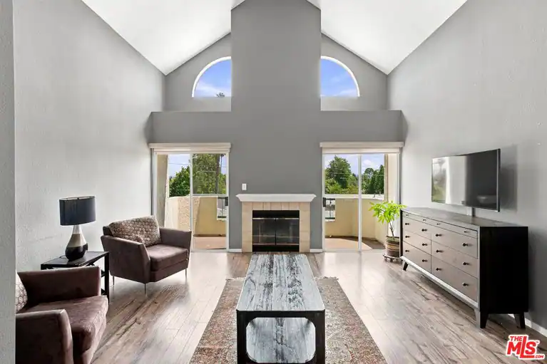 14347 Albers St #302, Los Angeles, CA 91401