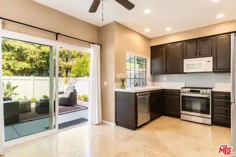 1021 Amberton Ln, Newbury Park, CA 91320 — photo 11