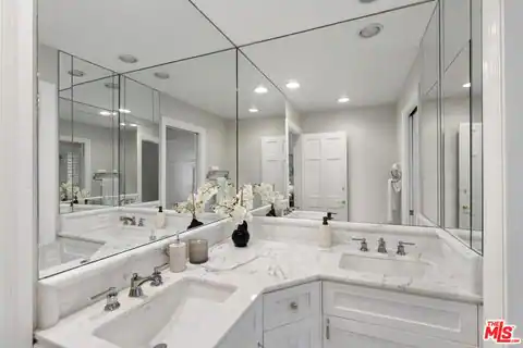 15938 Valley Vista Blvd, Los Angeles, CA 91436 — photo 29