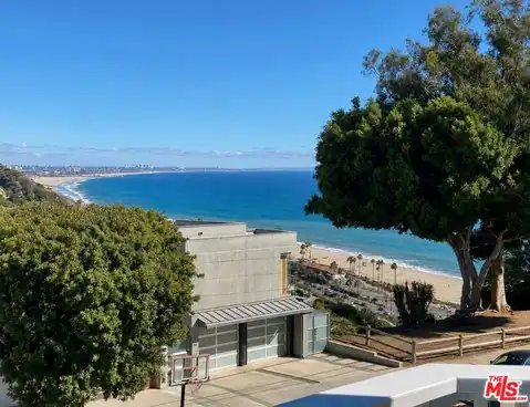 327 N Grenola St, Pacific Palisades, CA 90272 — photo 3