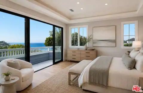 327 N Grenola St, Pacific Palisades, CA 90272 — photo 7