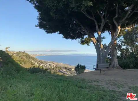 327 N Grenola St, Pacific Palisades, CA 90272 — photo 9