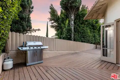 2238 El Contento Dr, Los Angeles, CA 90068 — photo 10