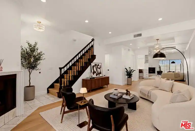 5145 Yarmouth Ave #19, Los Angeles, CA 91316