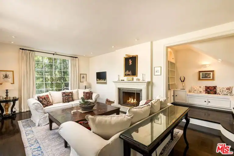 7887 Hillside Ave, Los Angeles, CA 90046