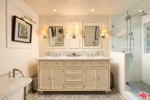 7887 Hillside Ave, Los Angeles, CA 90046 — photo 13
