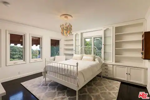7887 Hillside Ave, Los Angeles, CA 90046 — photo 16