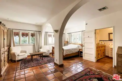 7887 Hillside Ave, Los Angeles, CA 90046 — photo 18