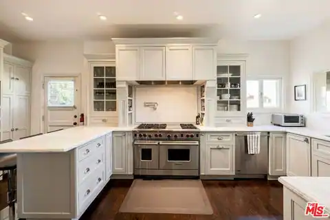 7887 Hillside Ave, Los Angeles, CA 90046 — photo 3