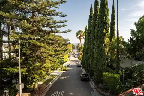 7887 Hillside Ave, Los Angeles, CA 90046 — photo 30