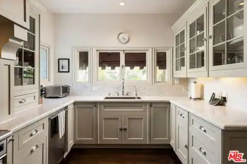 7887 Hillside Ave, Los Angeles, CA 90046 — photo 4