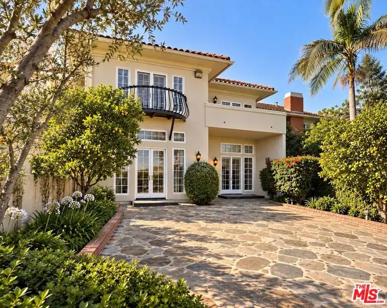 2282 Canyonback Rd, Los Angeles, CA 90049