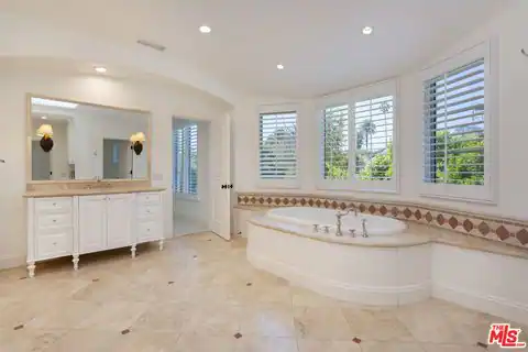 763 Patterson Pl, Los Angeles, CA 90272 — photo 12