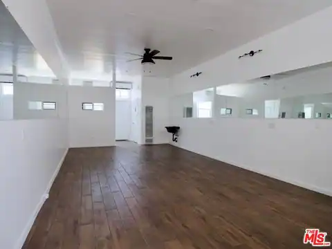 8005 S Van Ness Ave, Inglewood, CA 90305 — photo 3