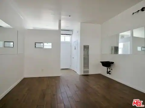 8005 S Van Ness Ave, Inglewood, CA 90305 — photo 5