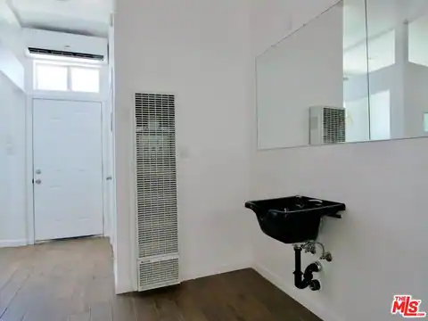 8005 S Van Ness Ave, Inglewood, CA 90305 — photo 6