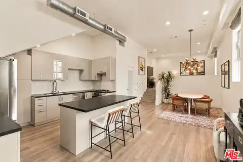 8703 W West Knoll Dr #104, West Hollywood, CA 90069 — photo 2