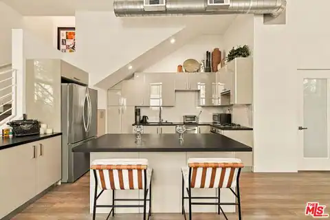 8703 W West Knoll Dr #104, West Hollywood, CA 90069 — photo 4